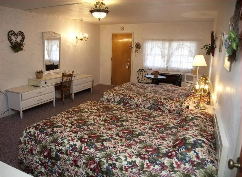 Simmons Motel and Suites