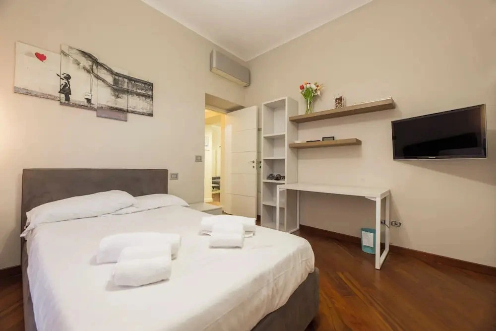 Spacious 3-Bedroom Flat in Central Genoa
