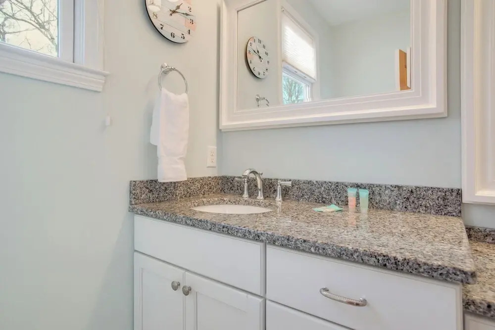 Walk to Sagamore Beach! Curated + Spacious Cottage