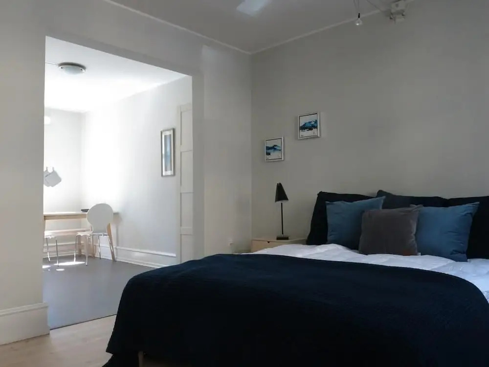 Studio near Queen 1142 - 1
