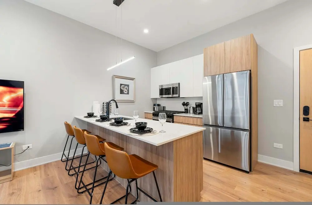Month Edgewater Booking 2BD 2BA w Gym Parking