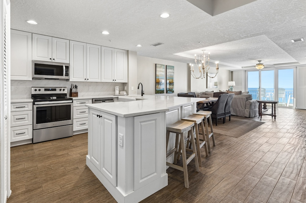 The Inn At Crystal Beach Ph 702 4 Bedroom Condo