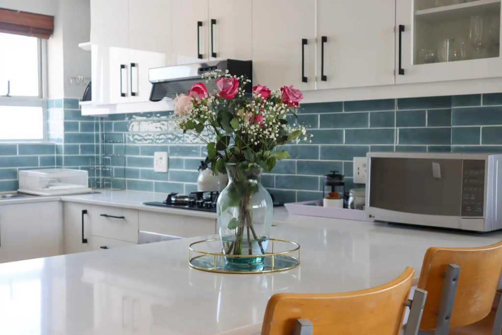 Lovely 2 Bedroom Oceanfront Apartment with Sea Views