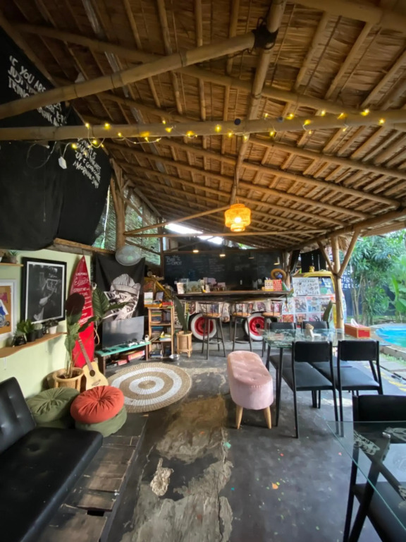 Losmanos Hostel