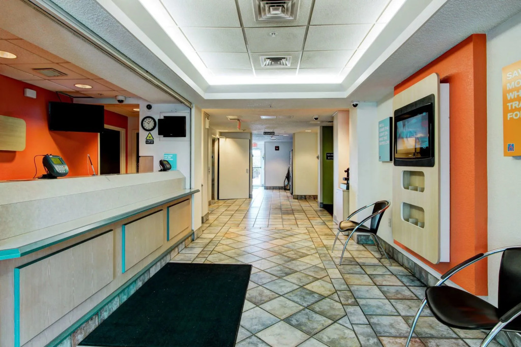 Super 8 by Wyndham Aurora East