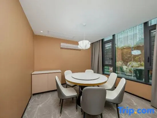 Hechi Rezen Trend Hotel (Jinchengjiang Station Baima Pedestrian Street Branch)