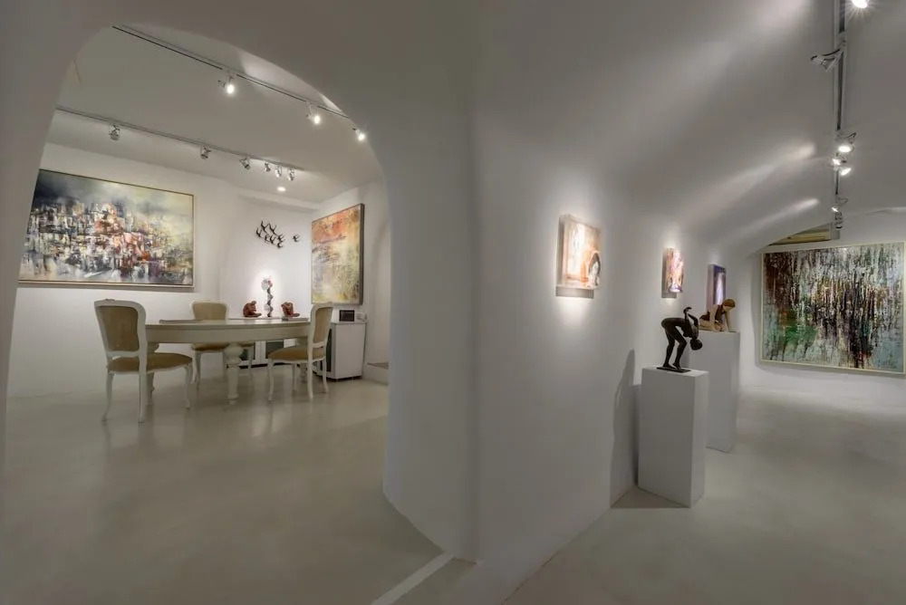 Oia Treasures Art Suites