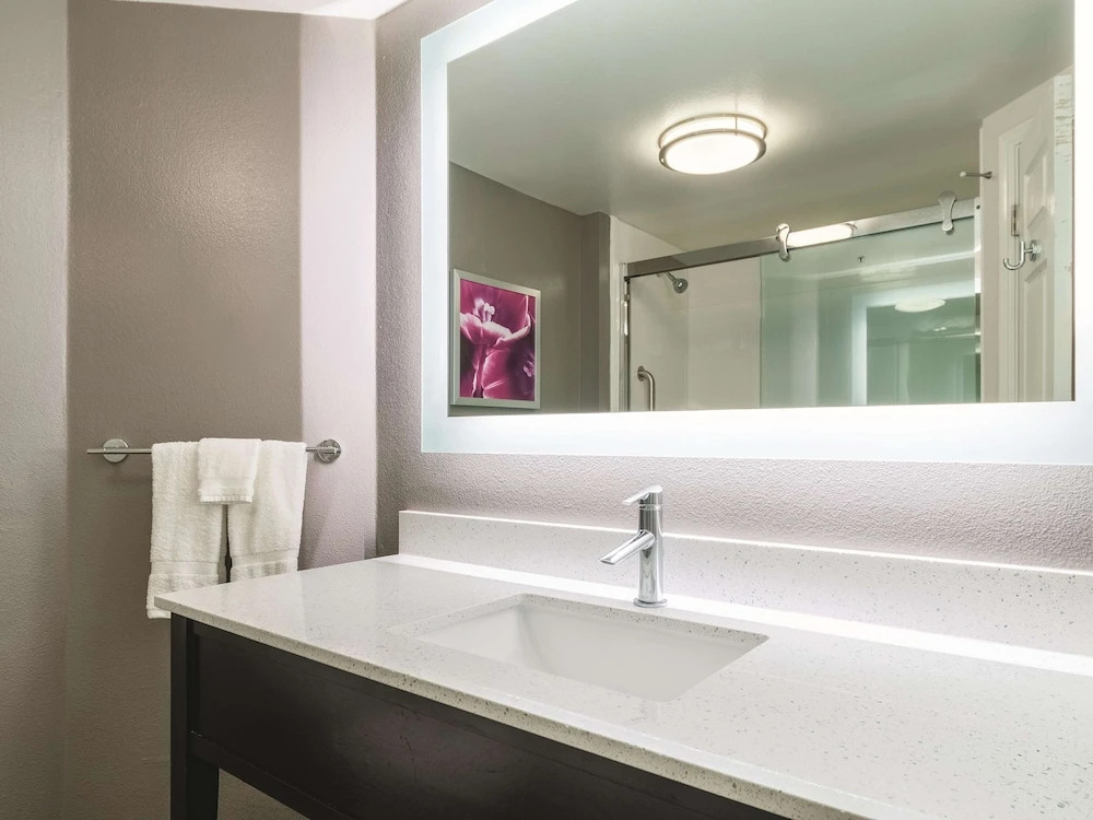 La Quinta by Wyndham Alexandria Airport