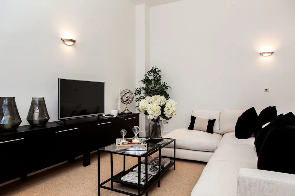 Luxurious and Spacious 3 Bed in Battersea