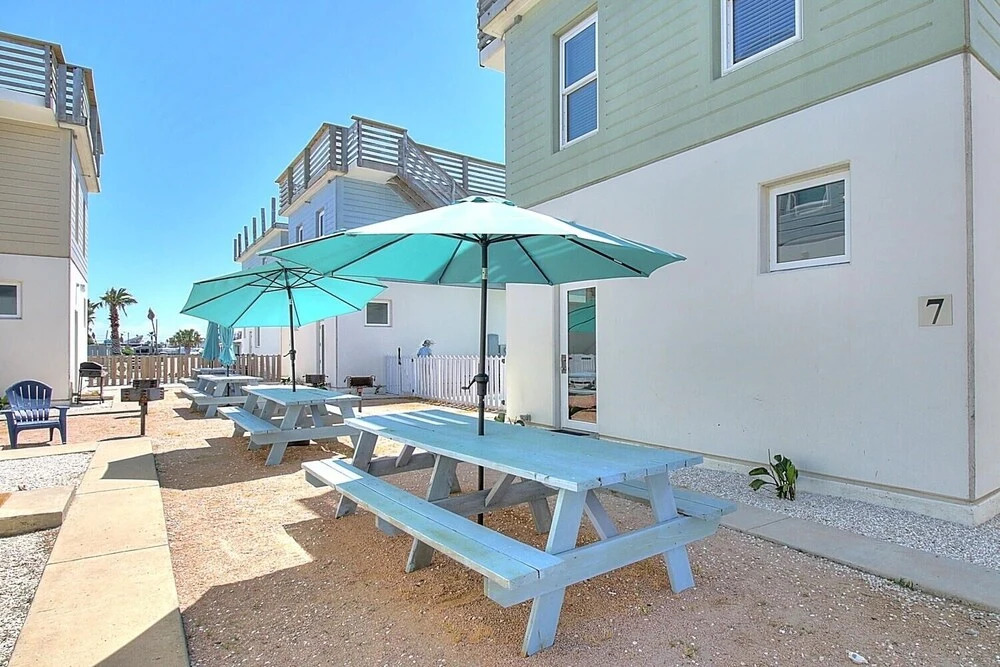 Terrace Landing #7 4 Bedroom Home by Redawning