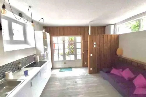 appt 2 chambres calme,clim, plage et gare proche pkg