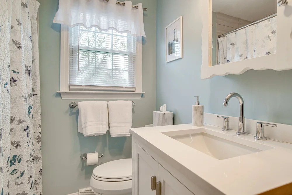1 Mi to Beach Quiet West Dennis Escape with Sunroom