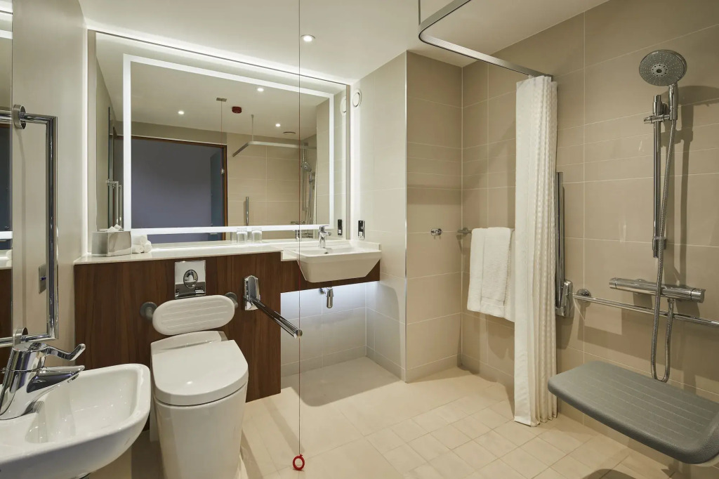 Courtyard by Marriott London City Airport