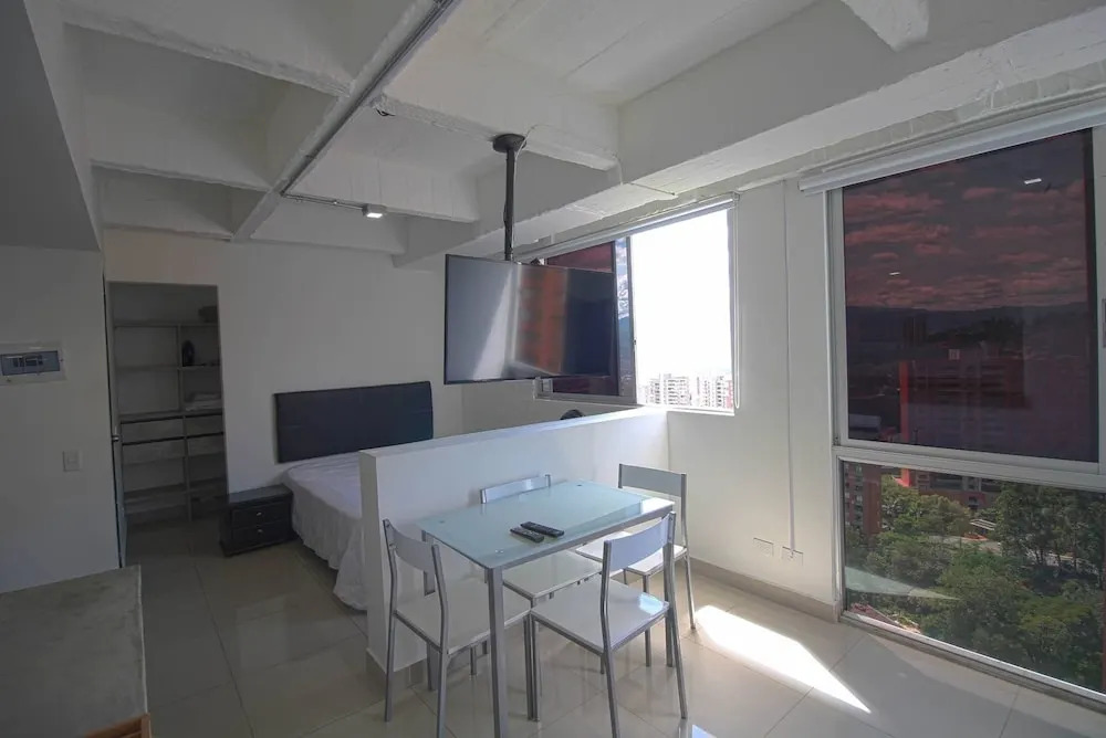 Estudio Piso Alto Con Bacon Poblado La Frontera