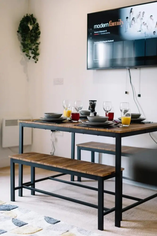 Palmerston House 2 Bedroom Apartments, Reading - 2 Bathroom with Parking
