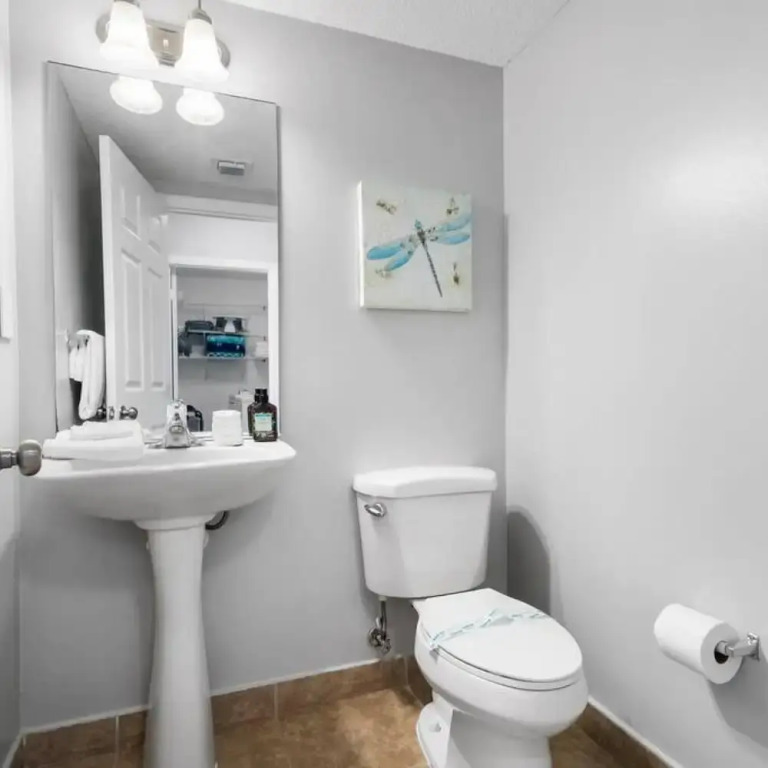 Beautiful Gated Community With Pool Gym Parks Parking