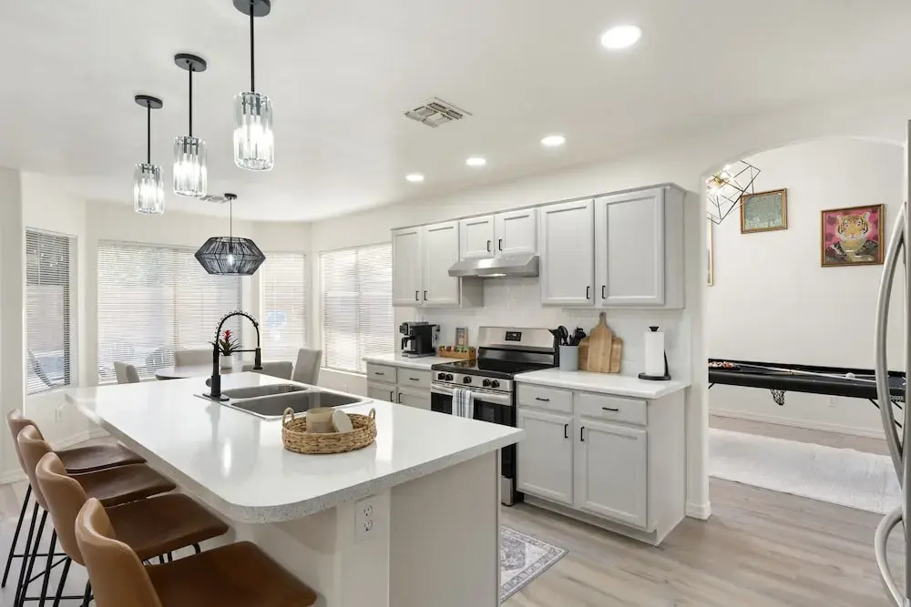5 BD Gilbert Home 4 Min to Downtown