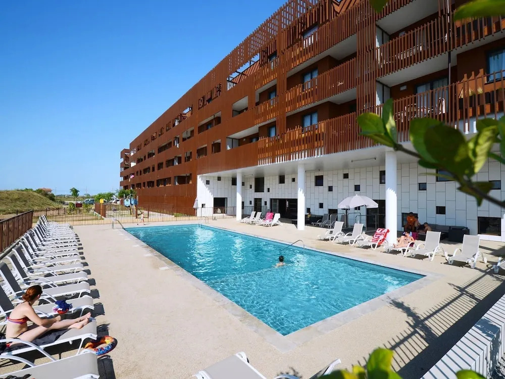 Modern Seaside Apartment