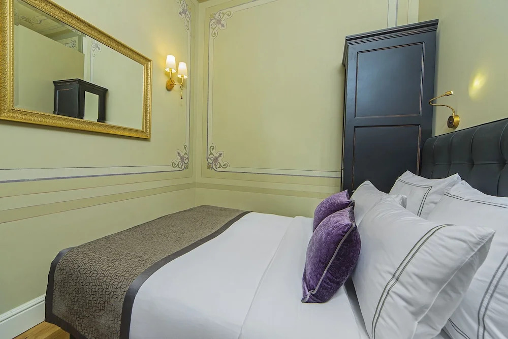 Sophisticatedly Decorated 2 Bedroom Apartment in Galata