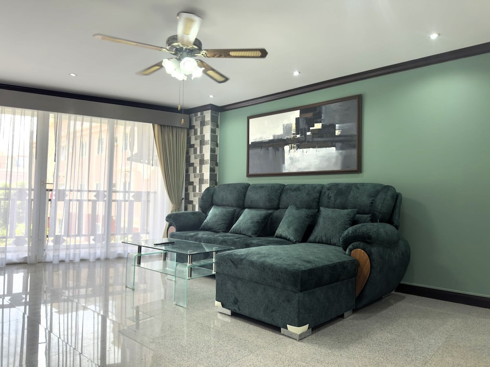 Spacious 2BR Condo - 3 Balconies & Green Views