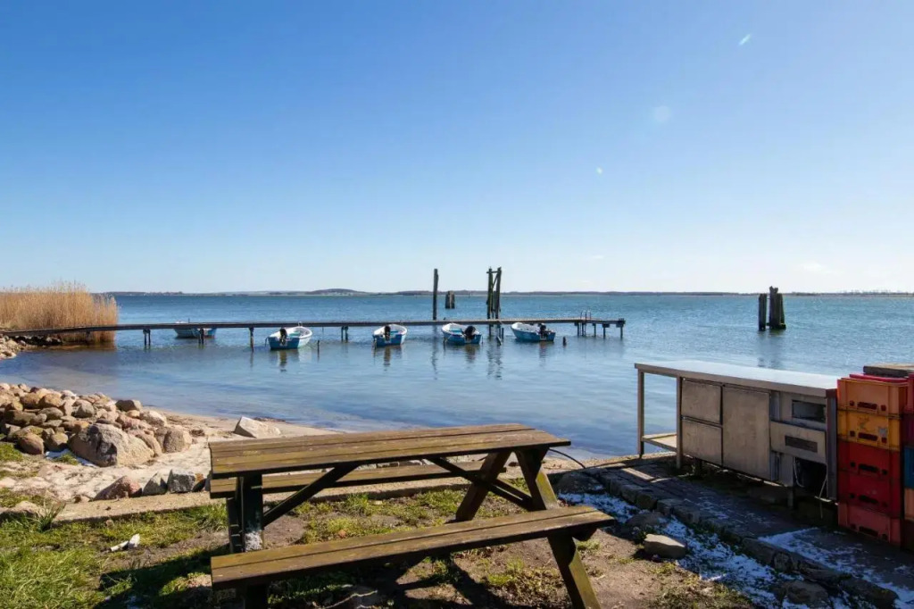 DEB 011 Pension _ direkt am Wasse