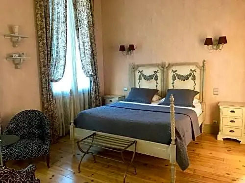 Demeure Saint Louis Historic manor, City 700m, free parking,A C,Clim,WIFI, city view, Garden