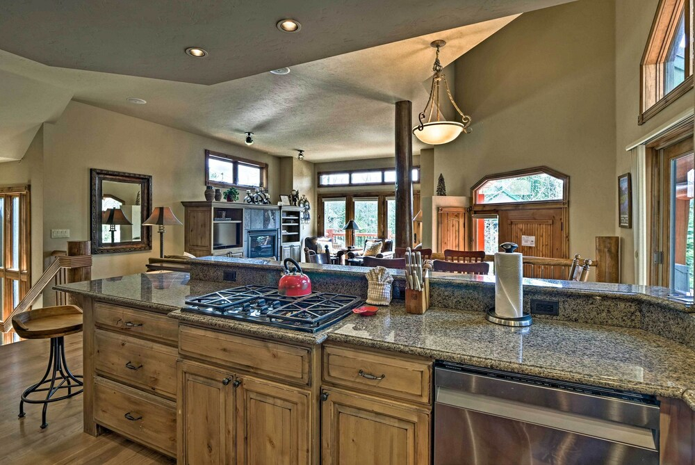 Beautiful Breck Retreat: Walk to Gondola & Main St