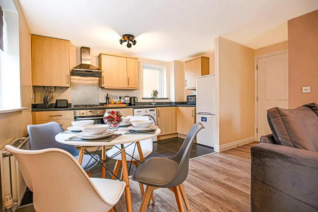 Cosy Two Bedroom, Two Bathroom Apartment in Milton Keynes by HP Accommodation - Free Parking and Wifi