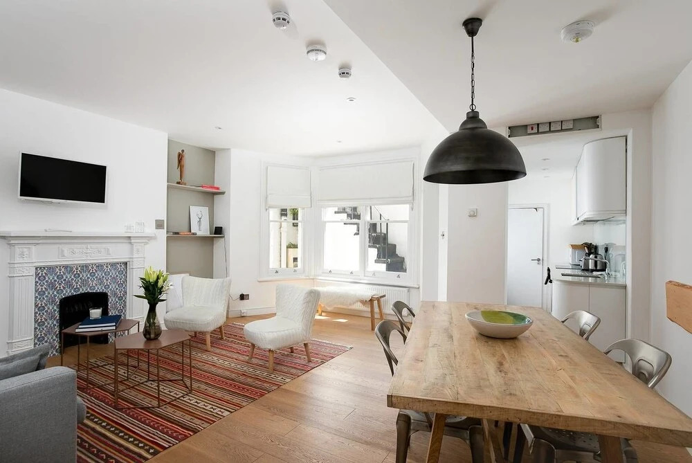 Beautiful 2BR Home in West Kensington, 6 Guests