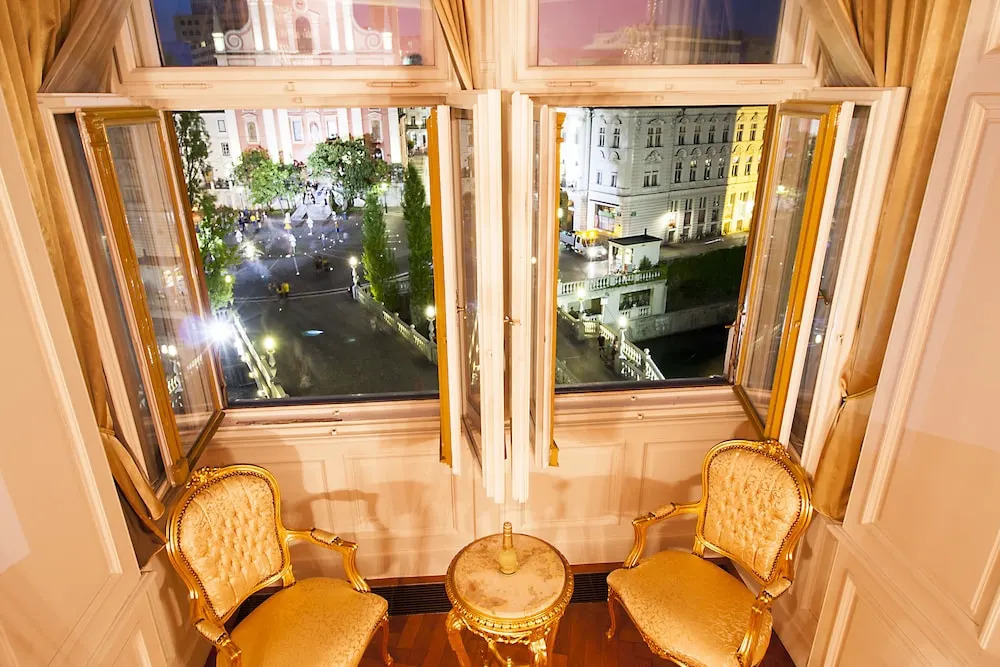 Filip Palace Luxurious Apartment