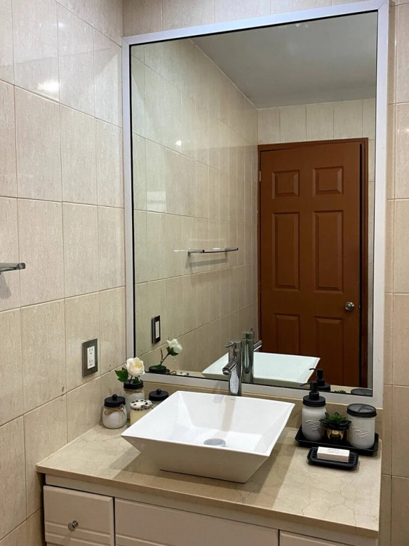 Large and Comfortable Apartment in Napoles Area Neighborhood