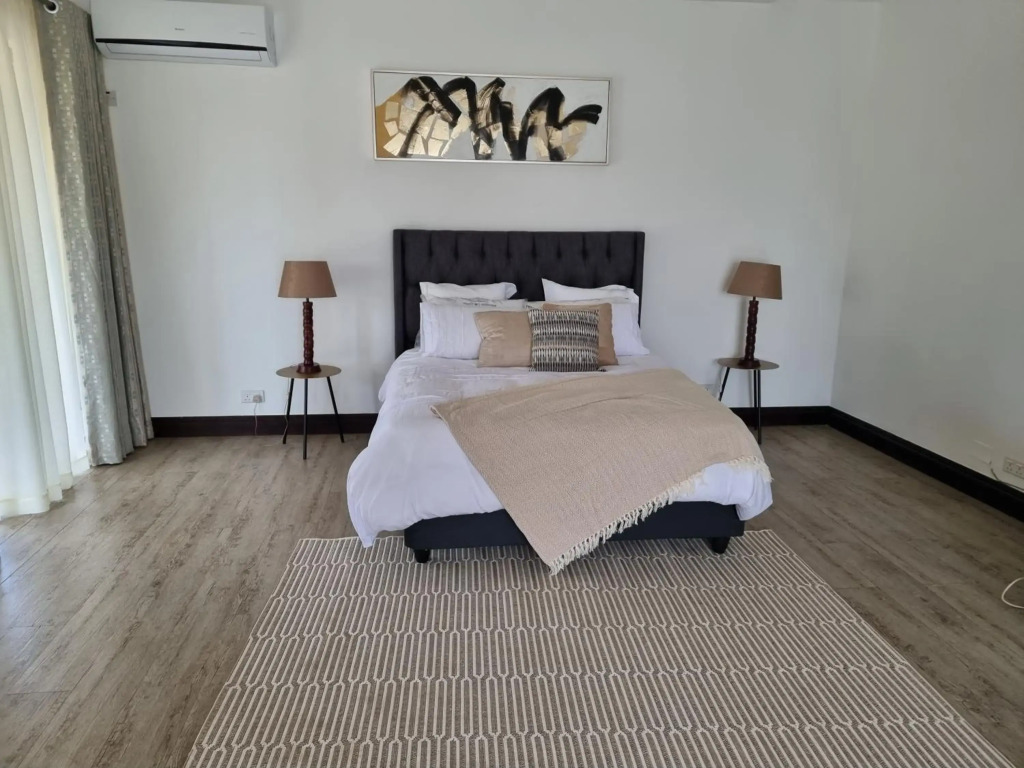 Beautiful 3 bedroom home in a gated complex with private garden and pool