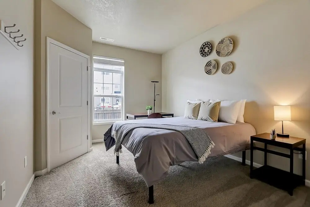FRONTDESK University Edge Notre Dame Apts South Bend