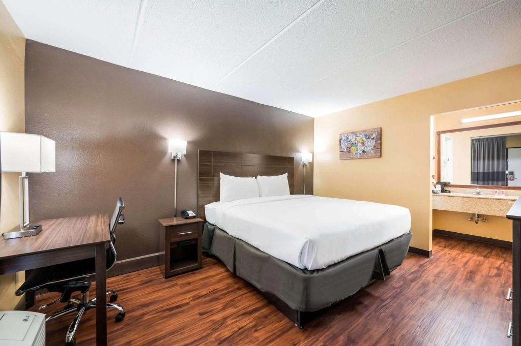 Econo Lodge Columbus near Airport