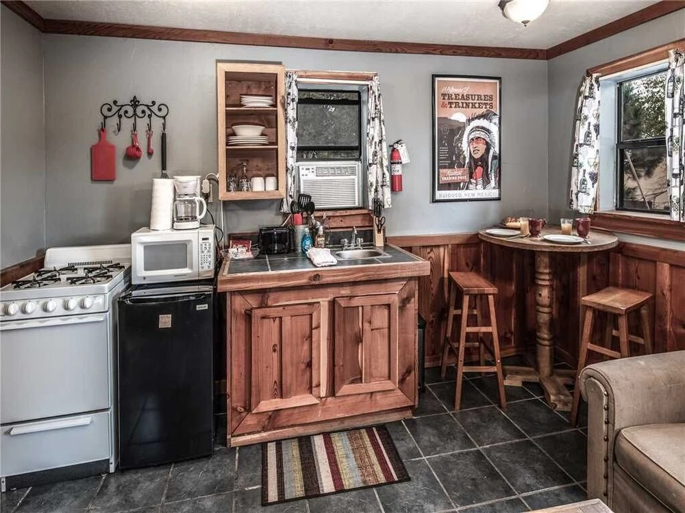 Windchaser, 1 Bedroom, Wood Burning Stove, Midtown, Sleeps 3