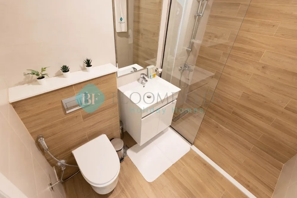 Cozy Canal View Apartment - 206