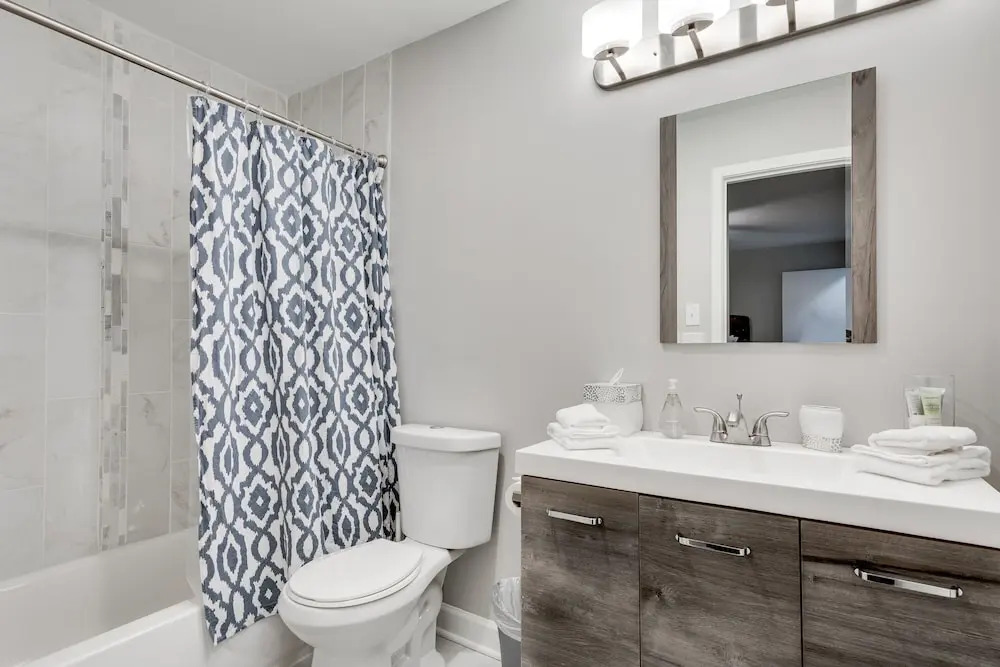 Great 6 BR/4 BA house for larger groups up to 12 by AllSet Turnover
