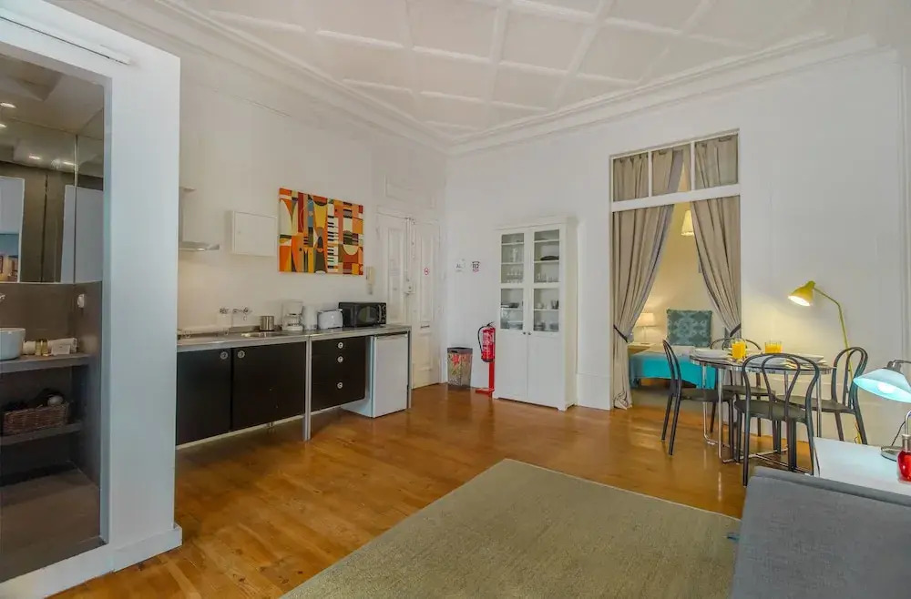Old Town Chiado Balcony Aircon by LD Apartments