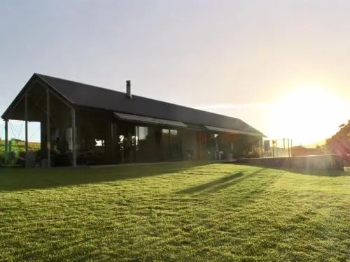 THE SHED Gerroa 4pm checkout on Sundays and Public Holidays