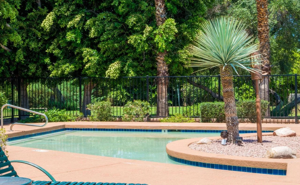 Days Inn and Suites Scottsdale