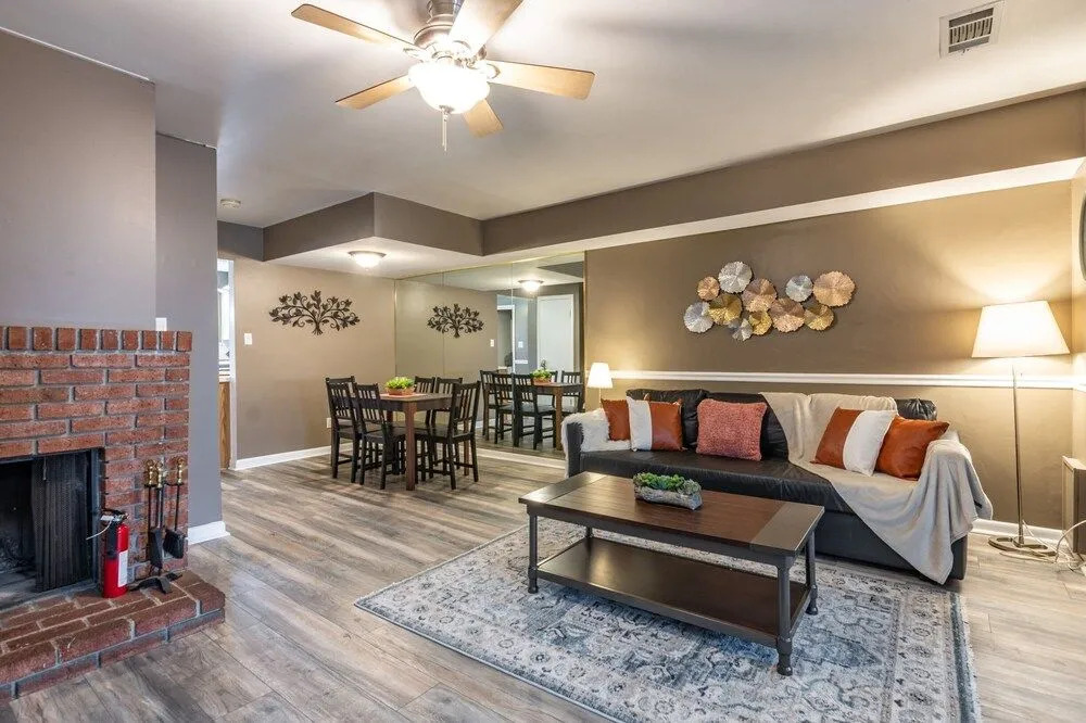 Charming 3BR House Cozysuites Pool Table
