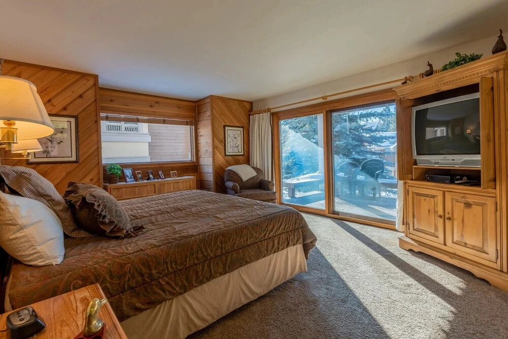 Sunburst Condominiums 2779 By Redawning