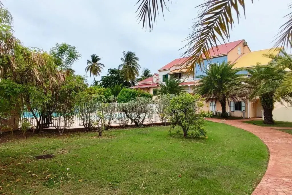 Ti Punch Appartement pied dans l'eau avec piscine