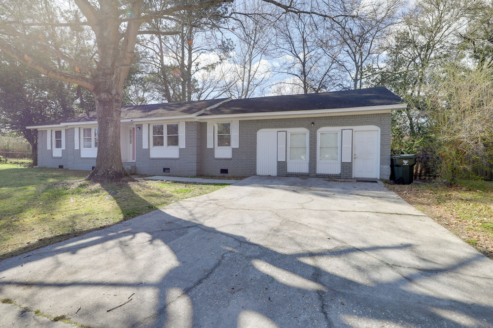 Suburban Family Home 18 Mi to Dtwn Charleston!