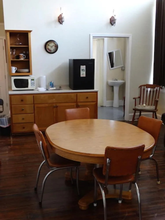 Davie School Inn