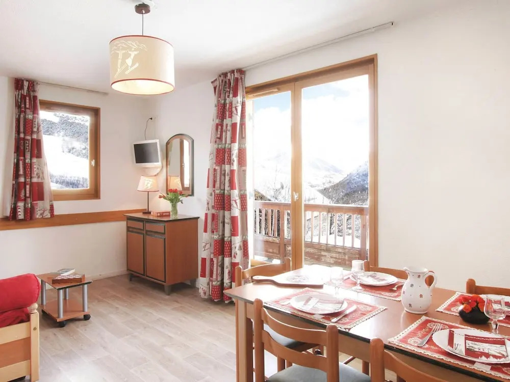 Traditional apartment on the slopes in St Jean d'Arves