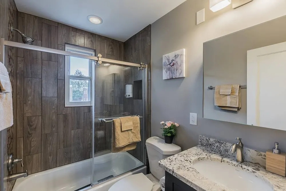 Beautiful 3br/2ba House with cozy backyard by CozySuites