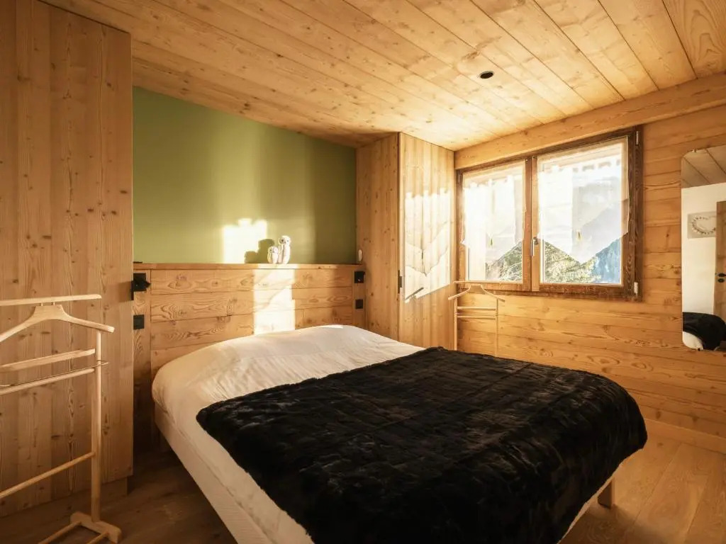 Chalet 4★, 12 pers, 5 chambres, terrasses ensoleillées, navette à proximité - FR-1-304-270