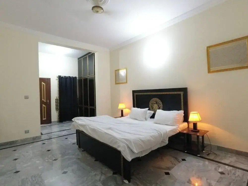 Room-charming B&B in Rawalpindi Boys ONL