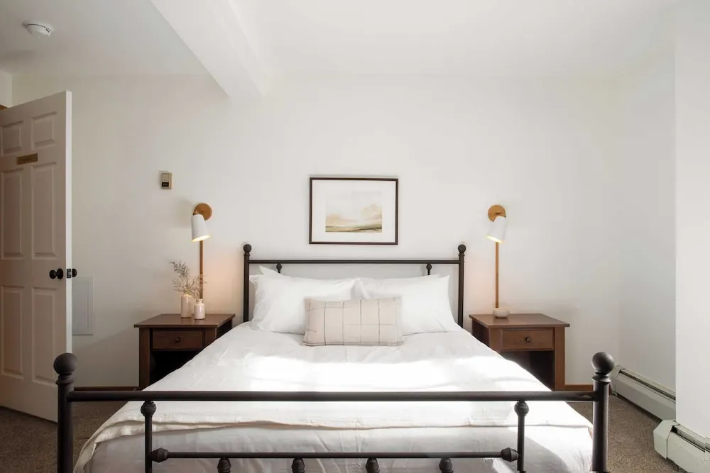 Holly by Avantstay In the Heart of Breckenridge w/ Hot Tub, Game Room & Roof Top Patio Sleeps 24